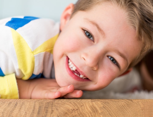 Principales causas de las manchas blancas en los dientes de los niños